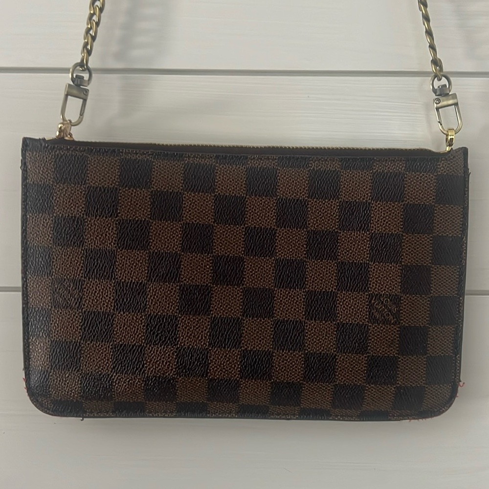 Louis Vuitton Neverfull MM Pochette